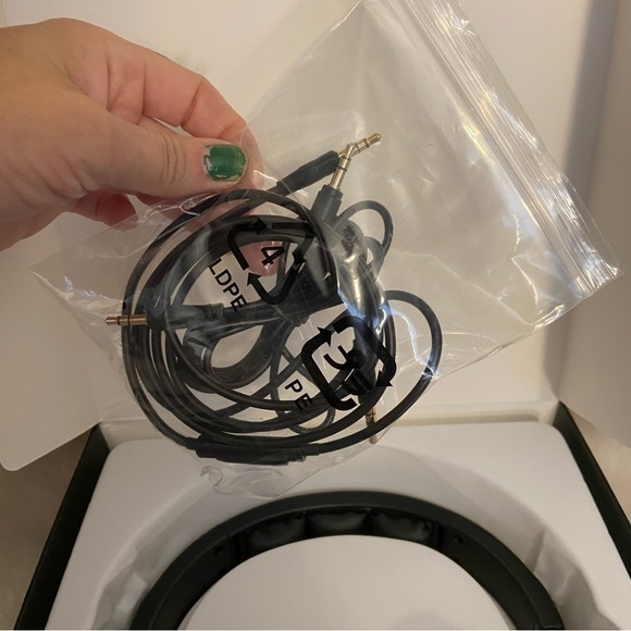 🛍️3/$30 BNIB Primecables Hi-fy dj style over the ear pro headphones - Picture 4 of 9